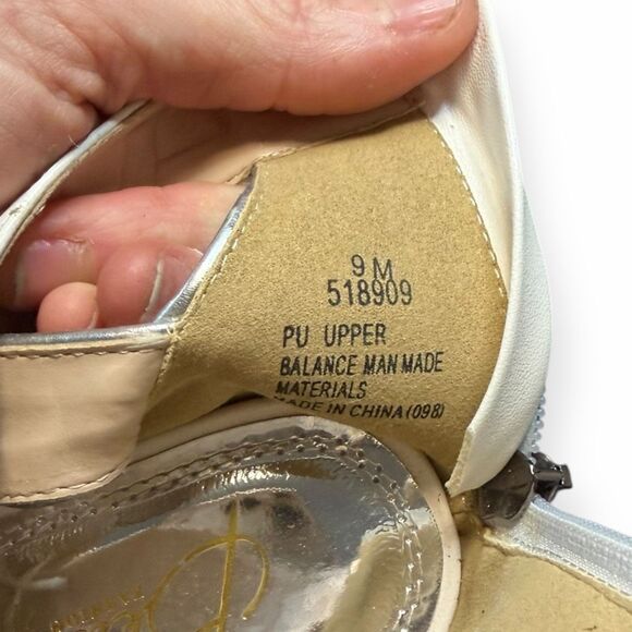 BEACON Women’s Beige Lace-Up Cutout Studded Heels Size 9M - Picture 7 of 9